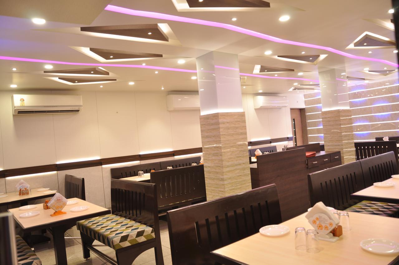 Ashish Restaurant And Guesthouse Surat Eksteriør bilde