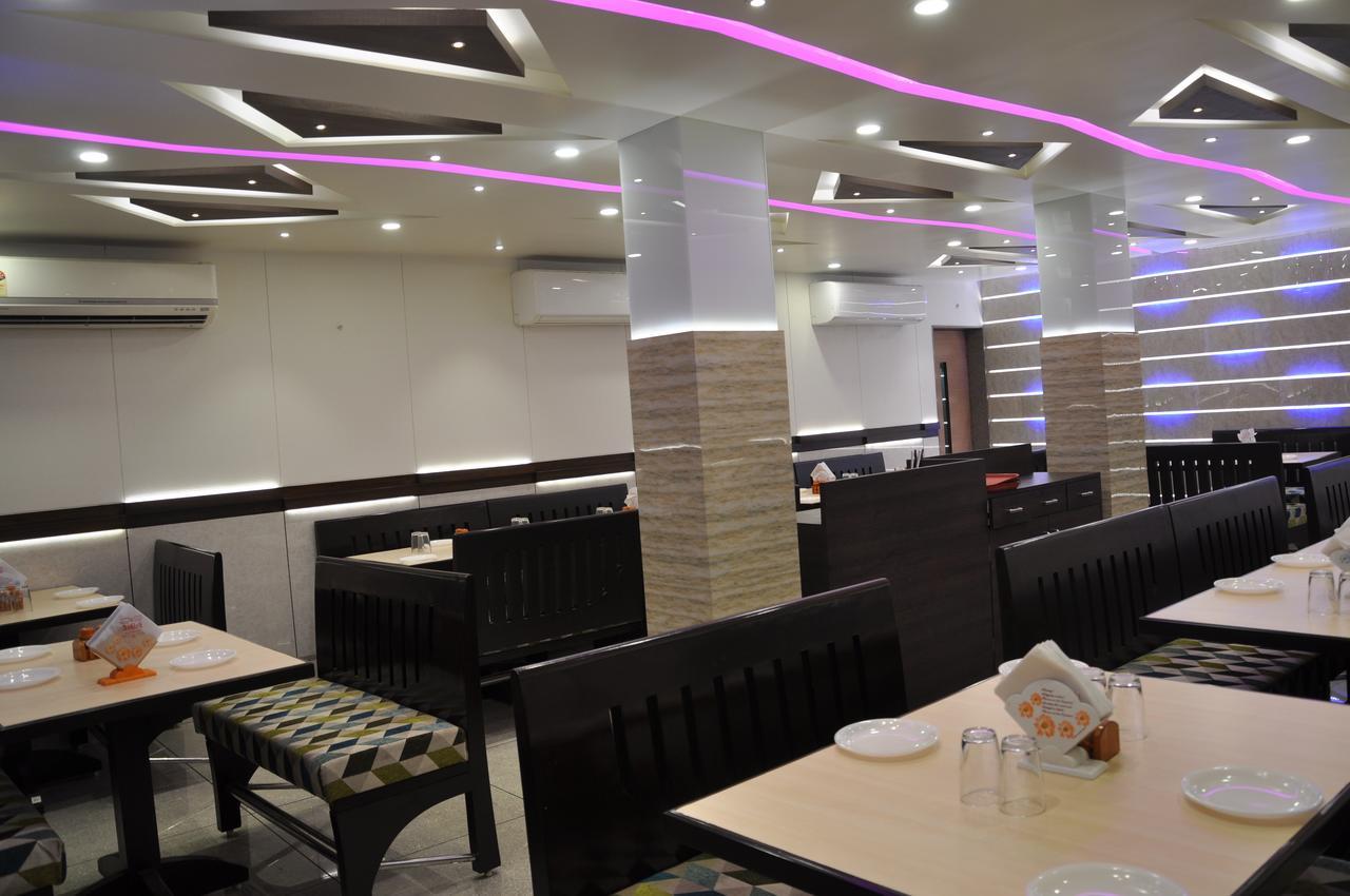 Ashish Restaurant And Guesthouse Surat Eksteriør bilde