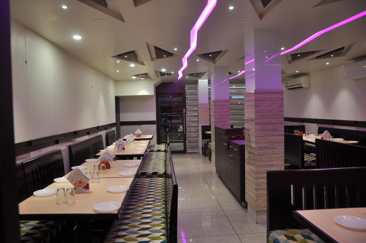 Ashish Restaurant And Guesthouse Surat Eksteriør bilde